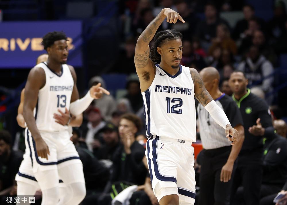 感到深深的 感到深深的