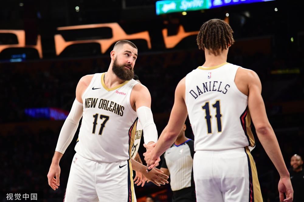 采取更大的 采取更大的